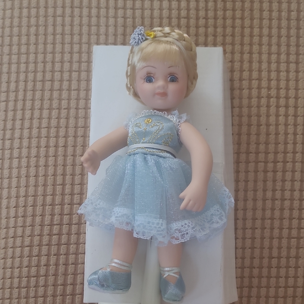 Vintage Show Stoppers Tiny Dancer Porcelein Doll